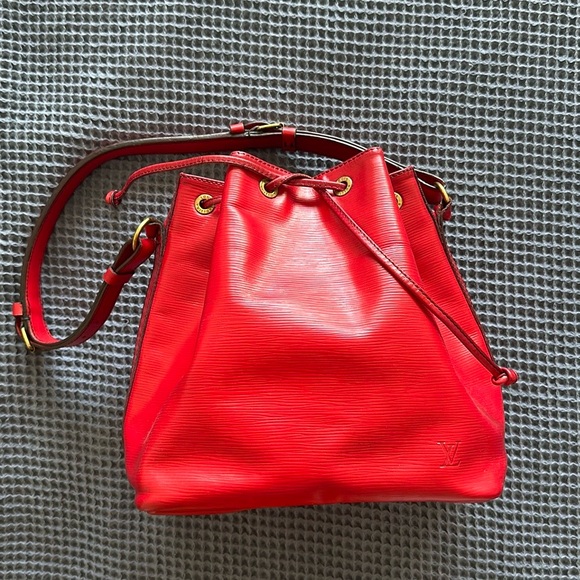 Louis Vuitton Red Epi Leather Bucket Bag in Red - Picture 2 of 11